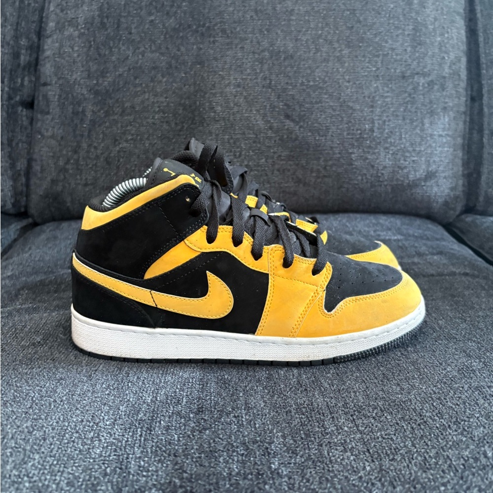 Nike Air Jordan I 1 Mid Reverse New Love 2018 GS 554725-071 sz 7Y women’s 8.5